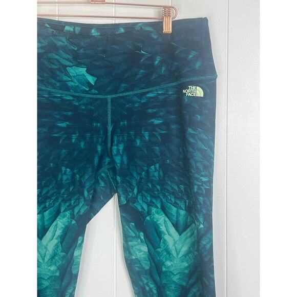 The North Face Green Tropical Cropped Active Wear Leggings Size XL - Picture 3 of 9